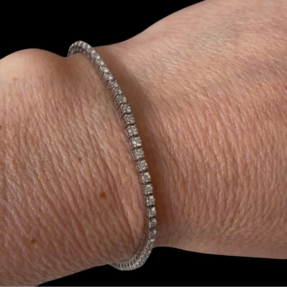 14kt White Gold Genuine 1.5ct Diamond Tennis Bracelet - Picture 5 of 9